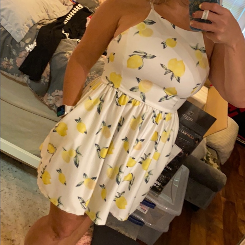 Backless sundress with lemons